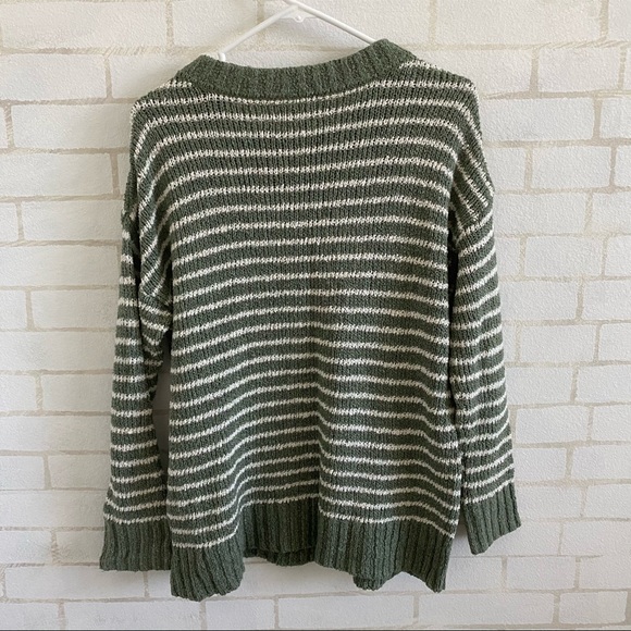 American Eagle Sweater - Picture 2 of 6